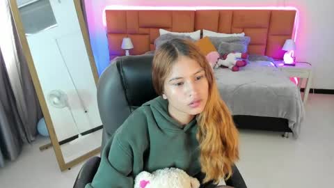 Snapshot of tamy_edwards chatting on April 2026 08:04:01 PM Tamy online show from April 2026 08:04:01 PM