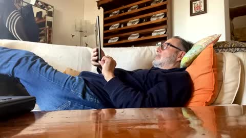 Dominique online show from January 2025 01:22:01 PM