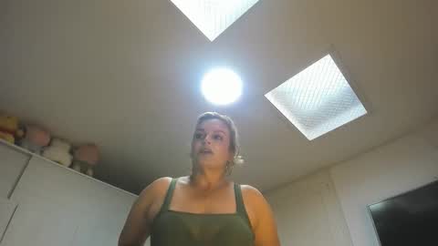 Snapshot of taniabonnet_ chatting on April 2026 11:52:02 AM taniabonnet online show from April 2026 11:52:02 AM