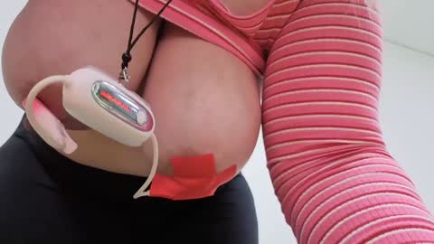 Snapshot of tanya_vader chatting on November 2025 11:20:01 AM Vader online show from November 2025 11:20:01 AM