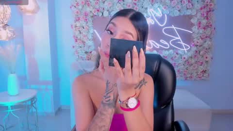 Snapshot of taralawrence chatting on March 2025 03:35:01 AM Tara Lawrence online show from March 2025 03:35:01 AM