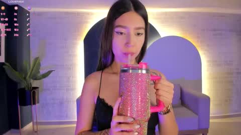 Snapshot of taralawrence chatting on November 2025 04:15:02 AM Tara Lawrence online show from November 2025 04:15:02 AM