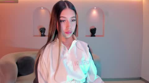 Snapshot of taralawrence chatting on December 2025 03:23:02 AM Tara Lawrence online show from December 2025 03:23:02 AM