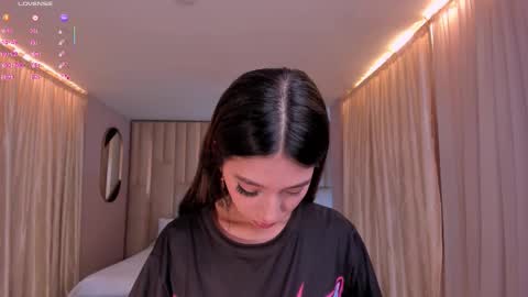 Snapshot of taralawrence chatting on January 2026 03:09:02 AM Tara Lawrence online show from January 2026 03:09:02 AM