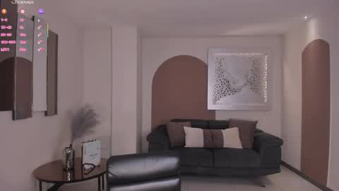 Snapshot of taralawrence chatting on January 2026 07:23:01 PM Tara Lawrence online show from January 2026 07:23:01 PM