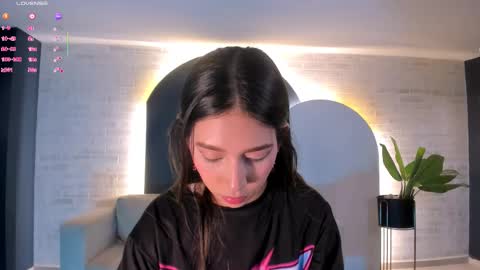 Snapshot of taralawrence chatting on February 2026 04:38:01 AM Tara Lawrence online show from February 2026 04:38:01 AM