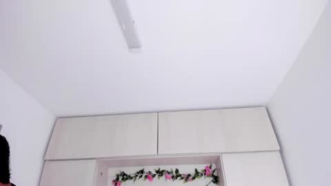  T A R A  online show from September 2025 04:11:02 AM