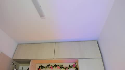  T A R A  online show from October 2025 04:16:01 AM