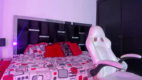 tashasant online show from November 2025 08:20:01 PM