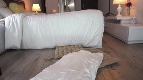 RHEA  pronanciation like Reya   online show from November 2025 01:22:02 PM