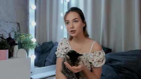 Tate online show from September 2025 06:42:01 PM