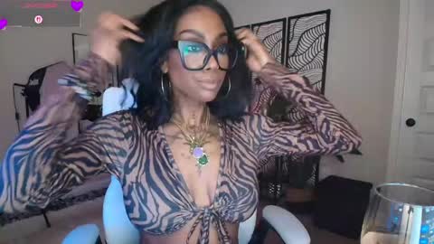 Snapshot of tatted_vixen chatting on May 2026 12:49:01 AM Tatted Queen online show from May 2026 12:49:01 AM