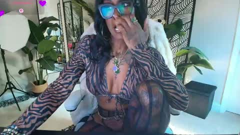Snapshot of tatted_vixen chatting on May 2026 08:49:01 PM Tatted Queen online show from May 2026 08:49:01 PM