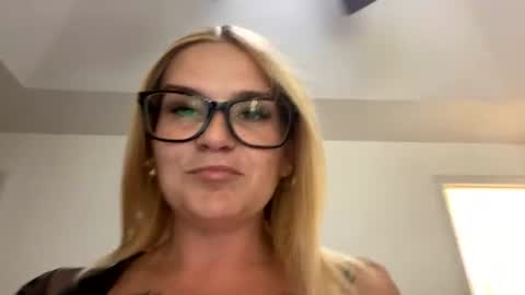 Tattedlilmama online show from July 2026 03:54:02 PM