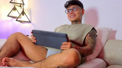 Snapshot of tattokoi chatting on April 2026 01:52:01 AM tattokoi online show from April 2026 01:52:01 AM