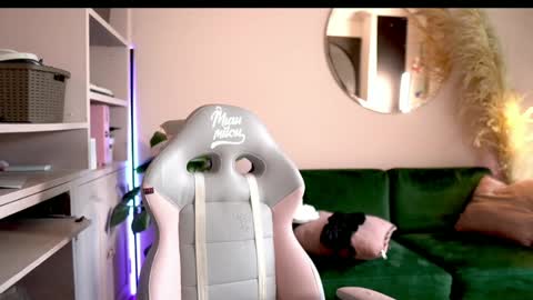 Nathalie Hardy  online show from February 2026 07:45:01 PM