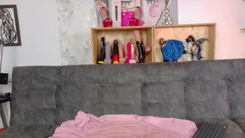 Taty Miller online show from November 2025 09:15:01 PM