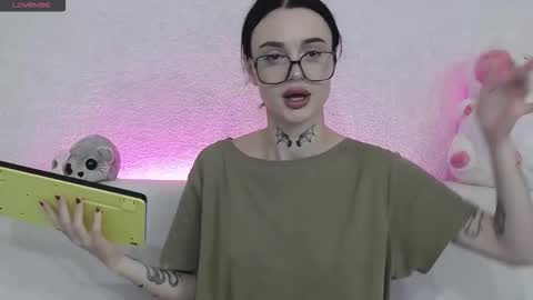 Snapshot of tayaavis chatting on November 2025 05:08:01 PM Taya online show from November 2025 05:08:01 PM