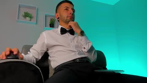 tayer_bennet online show from September 2025 05:00:02 AM