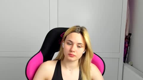 Tay online show from May 2026 07:10:02 PM