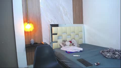 taylor_collins_2 online show from September 2025 10:45:01 PM