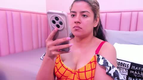 taylor_cupper_ online show from November 2025 12:27:01 AM