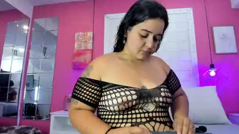 taylor_naomi27 online show from July 2026 12:12:02 PM