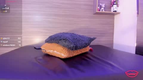 Taylor  online show from February 2025 06:37:01 PM