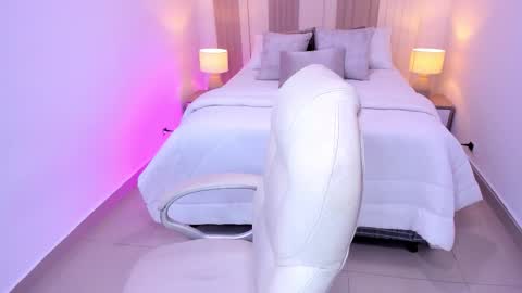 Taylor  online show from October 2025 07:47:02 PM