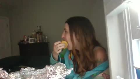 taylorslay online show from May 2026 11:33:02 PM
