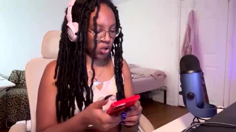 Snapshot of taylorsosweets chatting on May 2026 11:43:01 PM Taylor online show from May 2026 11:43:01 PM