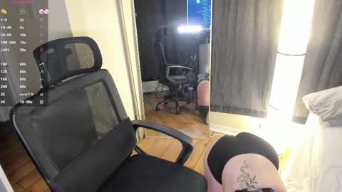 Snapshot of taylortait chatting on February 2025 11:21:02 PM Taylor Tait online show from February 2025 11:21:02 PM