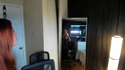 Snapshot of taylortait chatting on March 2025 06:22:02 PM Taylor Tait online show from March 2025 06:22:02 PM