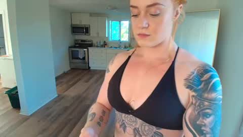 Snapshot of taylortait chatting on September 2025 09:09:02 PM Taylor Tait online show from September 2025 09:09:02 PM