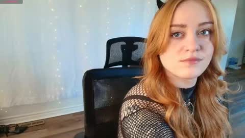 Snapshot of taylortait chatting on October 2025 04:31:01 PM Taylor Tait online show from October 2025 04:31:01 PM