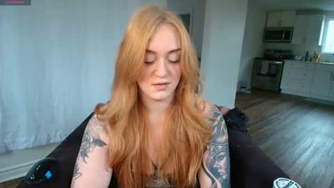 Snapshot of taylortait chatting on November 2025 06:53:02 PM Taylor Tait online show from November 2025 06:53:02 PM