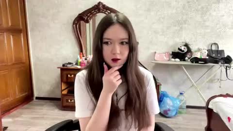 Snapshot of taynagilkey chatting on February 2026 10:58:01 AM April online show from February 2026 10:58:01 AM