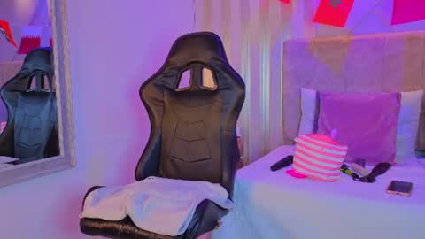 tayra online show from June 2026 07:03:02 PM