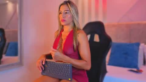 tayra online show from July 2026 07:00:02 PM