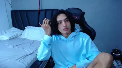 Snapshot of tayronx33 chatting on February 2026 10:35:01 PM Tayron online show from February 2026 10:35:01 PM