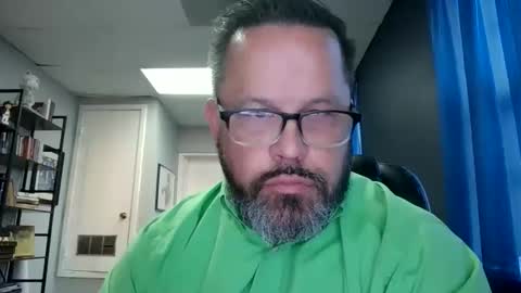 tdhawk87 online show from April 2026 12:28:01 PM