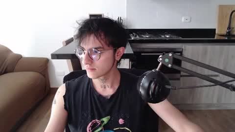 Snapshot of te0__0 chatting on June 2026 05:28:01 PM Teo independent model online show from June 2026 05:28:01 PM