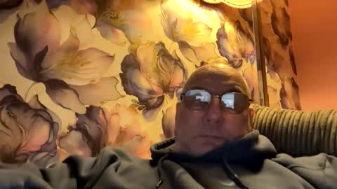 Mark online show from October 2025 07:15:01 PM