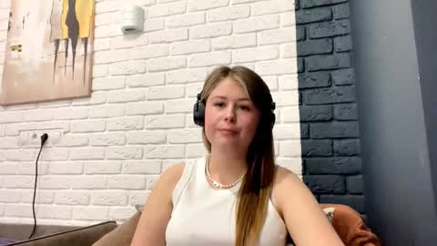 Lana online show from March 2026 09:05:02 AM