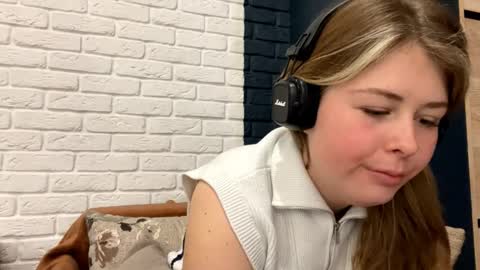 Lana online show from March 2026 06:29:01 AM