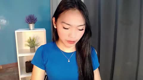 Snapshot of temptmebabyx chatting on April 2026 11:07:01 PM YOGIRL MAXINE online show from April 2026 11:07:01 PM