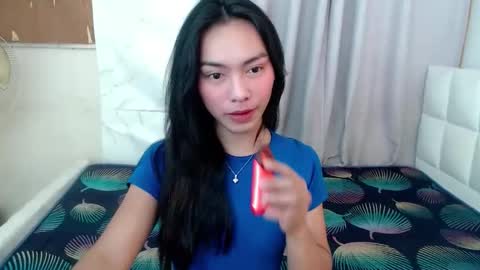 Snapshot of temptmebabyx chatting on May 2026 02:40:01 AM YOGIRL MAXINE online show from May 2026 02:40:01 AM