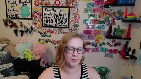 Pixie and Tentacle Overlord online show from April 2026 10:19:02 PM