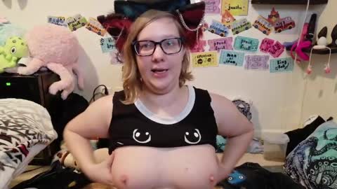 Pixie and Tentacle Overlord online show from May 2026 01:56:01 AM