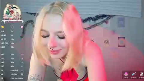 Snapshot of tender__kitty chatting on December 2024 01:39:02 PM Sue online show from December 2024 01:39:02 PM